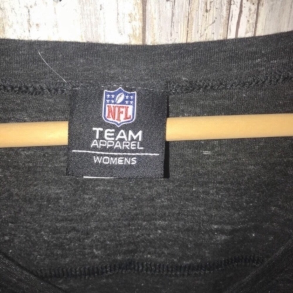 NWT NFL Pittsburgh Steelers Women’s Medium V Neck Tee Black Gold Striped Sleeve - Picture 5 of 6